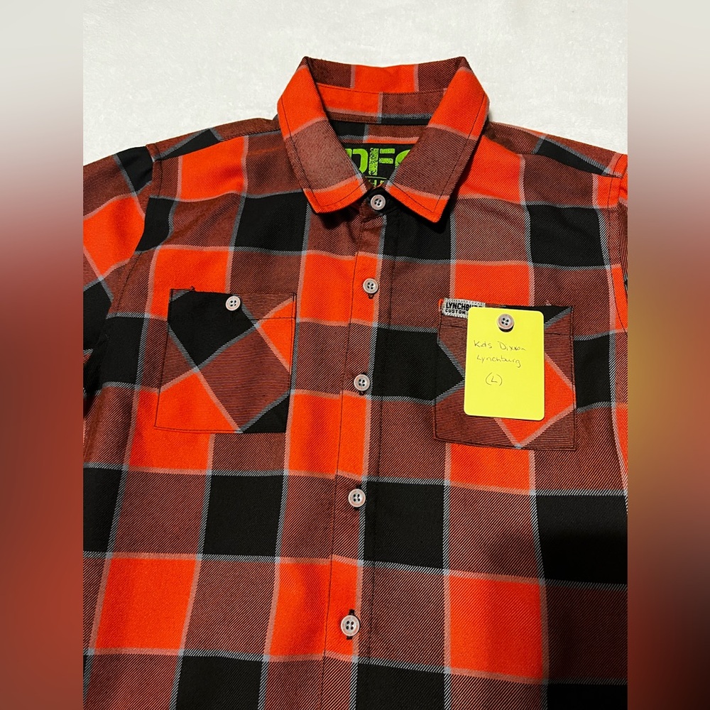 DIXXON flannel 
Hill city Lynchburg
Youth large